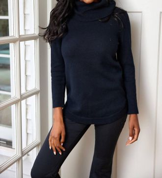 Sail to Sable Rounded Hem Sweater In Black