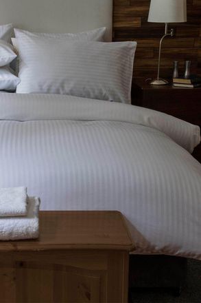 Belledorm Hotel Suite Satin Stripe 540 Thread Count Duvet Cover Set in White | Size: Double