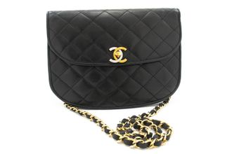 Chanel Vintage Round Flap Quilted Lambskin Black Leather Handbag (Pre-Owned)