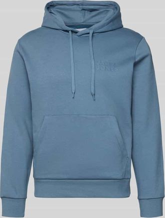 Jack & Jones Jack & Jones Hoodie mit Label-Print und K&auml;nguru-Tasche in Jeansblau, Gr&ouml;&szlig;e M