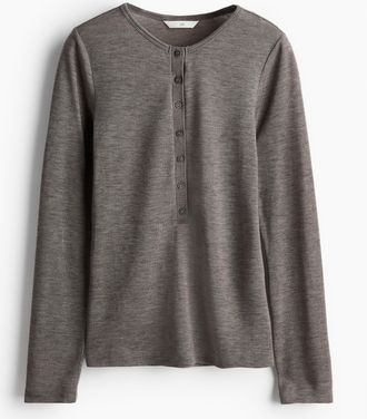 H&M Henleyshirt in Feinstrick - Beige