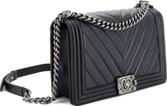 Chanel Boy Flap Bag Chevron Calfskin New Medium shoulder bag - Nero