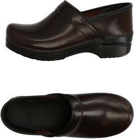 Dansko FOOTWEAR - Mules & Clogs sur YOOX.COM