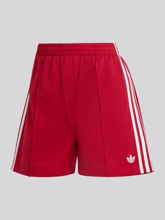 adidas Originals Loose Fit Sweatshorts mit Logo-Patch Modell FIREBIRD in Rot, Gr&ouml;&szlig;e XS