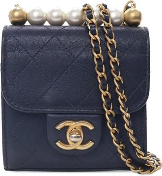 Chanel 2019 Mini Goatskin Chic Pearls Clutch On Chain crossbody bag - Blue