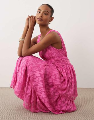 Vila Vestito lungo in jacquard rosa a balze con scollo a V