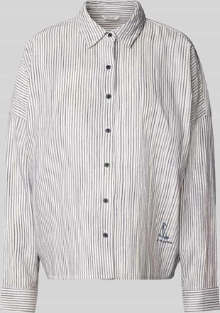 Mustang Jeans Mustang Oversized Hemdbluse mit Motiv-Stitching Modell Ruby in Hellblau, Größe 34