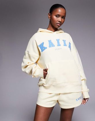 KAIIA Studio - Felpa con cappuccio oversize in misto cotone color limone e blu con logo ricamato in coordinato-Multicolore