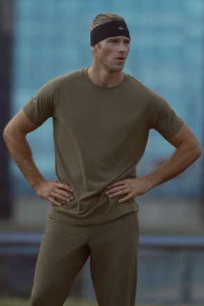 Alo Vapor Crewneck Short Sleeve Top in Olive Tree Green, Size: Medium