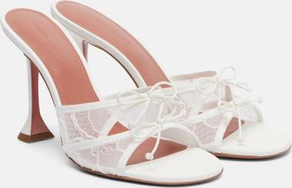 Amina Muaddi Mules Eleonora de encaje con lazo