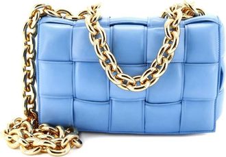 Bottega Veneta Cassette Chain Padded Maxi Intrecciato Leather crossbody bag - Blauw