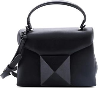 Valentino Garavani One Stud Top Handle Flap Bag Leather Mini shoulder bag - Zwart