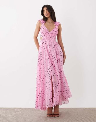 Forever New Vestito lungo in chiffon rosa a pois con volant sulle spalle