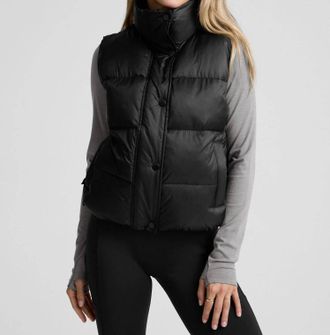 Beyond Yoga Big Cozy Puffer Vest In Black