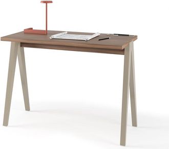 HERDASA Escritorio 629 de la colección COMPÁS Nogal de melamina y patas de haya Arena, de Herdasa