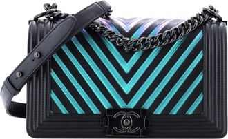 Chanel Boy Flap Bag Chevron Painted Calfskin Old Medium crossbody bag - Zwart