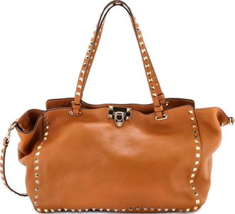 Valentino Garavani Rockstud Pebbled Leather Medium tote bag - Bruin