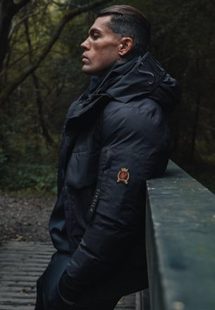 Siksilk Chaqueta Bomber con Capucha Negra para Hombres S