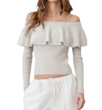 Autumn Cashmere Rib Off-The-Shoulder Ruffle Top In Chalk