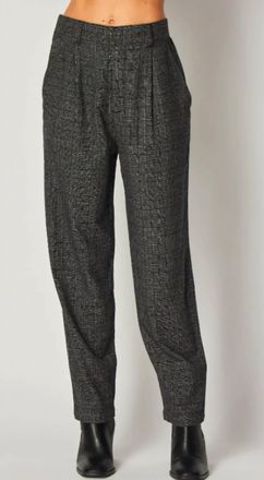 Bella Dahl Relaxed Pleat Front Trouser In Glencheck Plaid