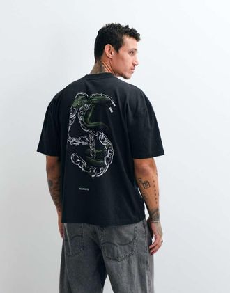 AllSaints T-shirt a maniche corte con logo grafico e stampa sul retro in nero slavato