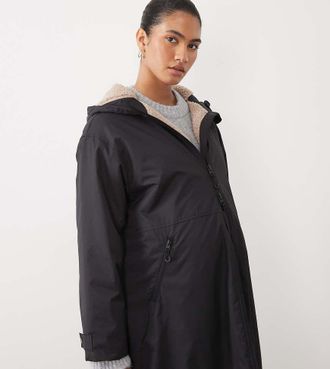 Asos Maternity ASOS DESIGN Maternity spolverino lungo impermeabile con fodera in pile borg nero