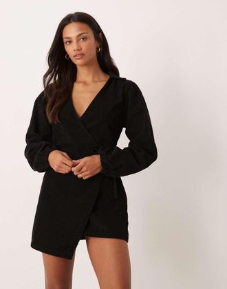 Asos Vestito a portafoglio in tessuto a coste nero con maniche a sbuffo