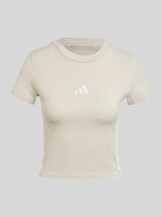 adidas Slim Fit T-Shirt aus Baumwoll-Mix mit Logo-Stitching in Offwhite, Gr&ouml;&szlig;e XL