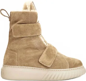 And&igrave;a Fora Womens Thalia Montane Shearling Boot In Beige