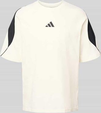 adidas T-Shirt mit Logo und Rundhalsausschnitt in Offwhite, Größe XS