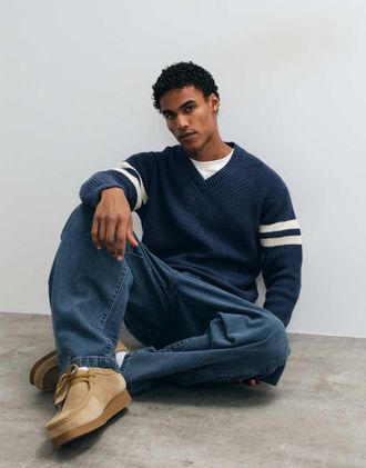 Abercrombie & Fitch maglione lavorato a maglia con scollo a V a righe navy e bianche-Multicolore