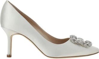 Manolo Blahnik Kristallen Gesp Zijden Satijnen Pumps - Dames - Pumps - Wit - 38 EU - Satijn - Schoenen