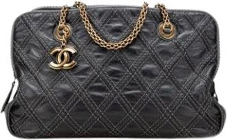 Chanel Pre-owned Shoulder Bags, female, Black, Size: ONE SIZE Pre-owned Leather Shoulder Bag