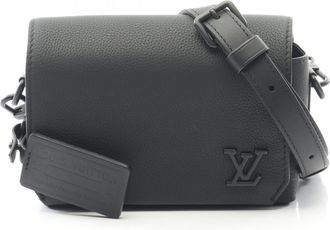 Louis Vuitton Black Leather Shoulder Bag (Pre-Owned)