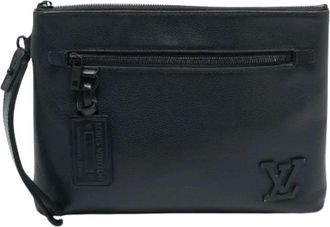 Louis Vuitton Pre-owned Clutches, female, Black, Size: ONE SIZE Pre-owned Leather Pouch