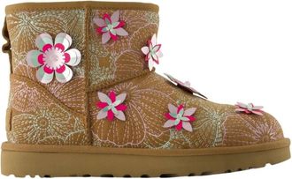UGG Winter Boots, female, Brown, Size: 10 US Classic Mini Meadow Ankle Boots