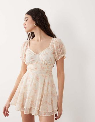 Miss Selfridge Tuta corta con gonna a balze in chiffon rosa con stampa-Multi
