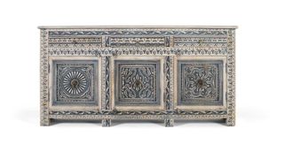 Giner&Colomer Aparador con tres cajones y cuatro puertas en madera de sheesham