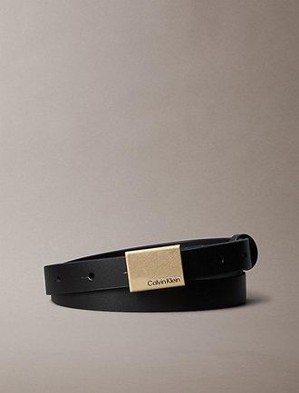 Calvin Klein Cintur&oacute;n con hebilla con placa de piel granulada