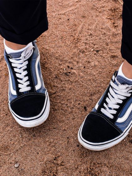 Deze sneakermodellen laten je voeten kleiner lijken