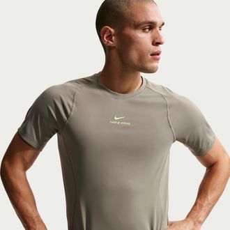 Nike Mens Nike Pro Training Dri-FIT Short-Sleeve Top in Green | HV0409-320