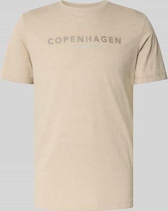 Lindbergh Lindbergh T-Shirt mit Label-Print in Stein, Gr&ouml;&szlig;e M