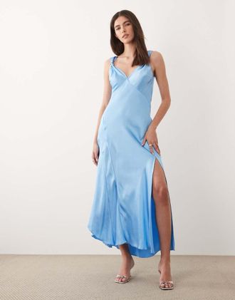 Never Fully Dressed Sofia - Vestito lungo in raso blu con spalline annodate e taglio sbieco