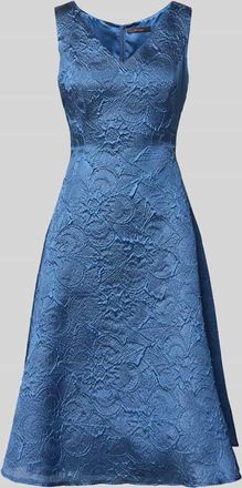 Vera Mont Cocktailkleid mit Strukturmuster und V-Ausschnitt in Blau, Gr&ouml;&szlig;e 36