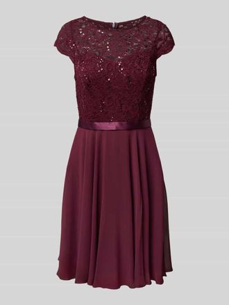Jake*s Cocktailkleid mit H&auml;kelspitze in Bordeaux, Gr&ouml;&szlig;e 34
