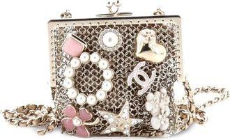 Chanel CC Charm Kisslock Frame Clutch with Chain Embellished Metal Mesh Mini crossbody bag - women - Metal - One Size - Gold