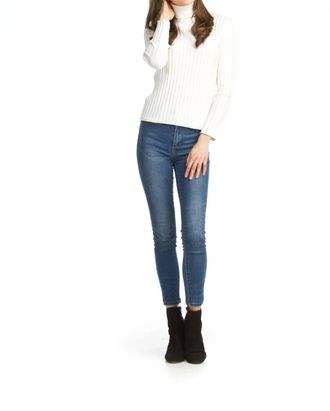 Papillon Ribbed Turtle Neck Top In White