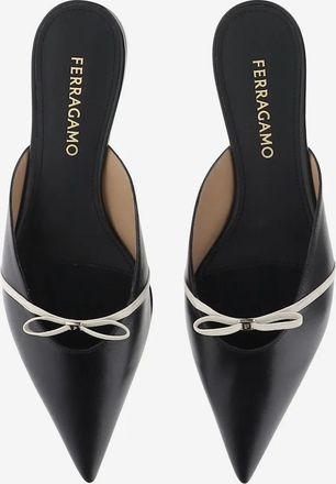 Ferragamo Slipper & Pantoletten - Leather Mules With Bow - Gr. 10_5 - in Schwarz - für Damen