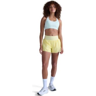 2XU Aero Mesh Medium Impact Bra in Mint Dust/mint Reflective at Nordstrom