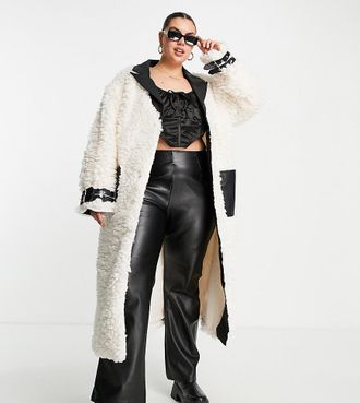 Missguided Oversize-Teddymantel in Creme mit Details aus Kunstleder-Wei&szlig;